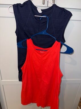 Athleta 2 Tank Bundle XS | Navy + Bright Coral Workout Tops EUC